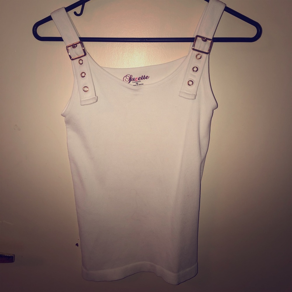 Adorable white stretchy shirt